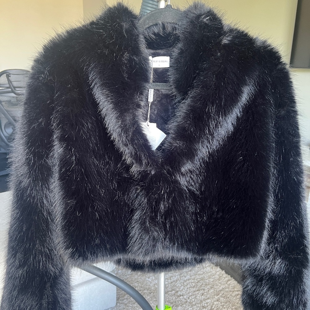 Tulip Bridal BLACK FAUX FUR JACKET WITH COLLAR
